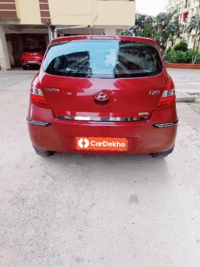 https://images10.gaadi.com/usedcar_image/3588284/original/processed_476d0ae3-21ff-489e-873b-a90105356673.jpg?imwidth=6402