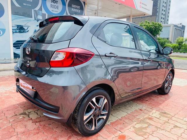 https://images10.gaadi.com/usedcar_image/3588382/original/processed_img2876469__used_car_2876469_1695539960.jpg?imwidth=6402