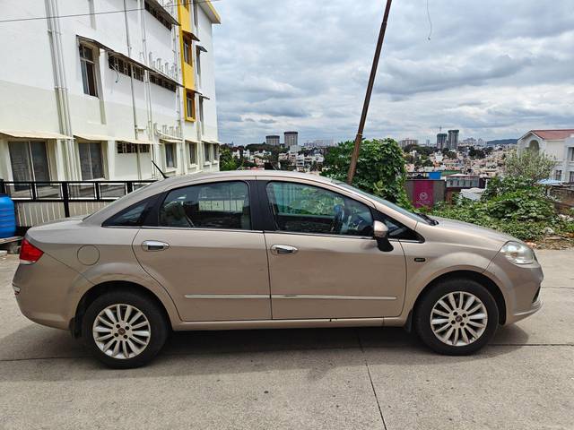 https://images10.gaadi.com/usedcar_image/3588486/original/processed_img2876519__used_car_2876519_1695543051.jpg?imwidth=6401