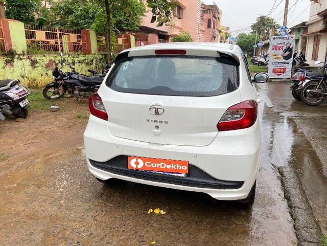 https://images10.gaadi.com/usedcar_image/3588592/original/processed_254f8ef5-e195-4699-916e-42cd43add52e.jpeg?imwidth=6402