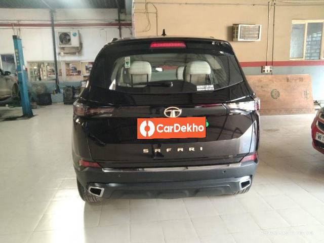 https://images10.gaadi.com/usedcar_image/3588657/original/processed_ccf1c729-1ae7-4959-892c-fa6b1dfb0310.jpeg?imwidth=6401