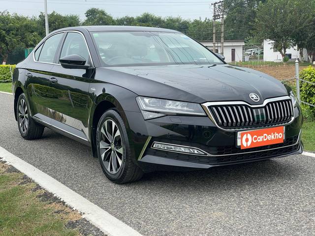 https://images10.gaadi.com/usedcar_image/3588681/original/processed_img2876600__used_car_2876600_1695550661.jpg?imwidth=6400