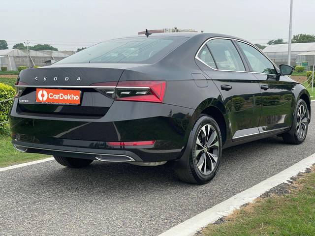 https://images10.gaadi.com/usedcar_image/3588681/original/processed_img2876600__used_car_2876600_1695550665.jpg?imwidth=6402