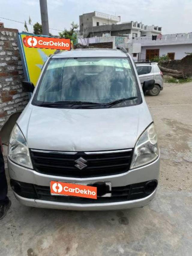 https://images10.gaadi.com/usedcar_image/3588690/original/processed_f8a87570-182a-466f-8faa-c77b252bdd26.jpg?imwidth=6401