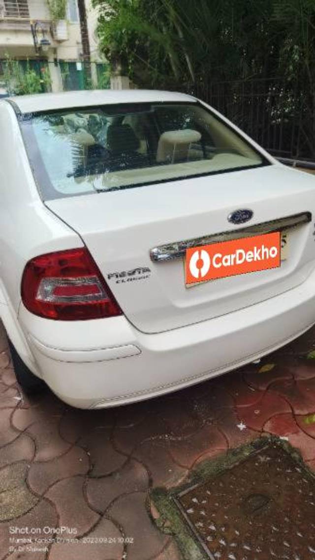 https://images10.gaadi.com/usedcar_image/3588737/original/processed_47d1aa3a-4a07-4539-b647-a307ac4a90de.jpg?imwidth=6401