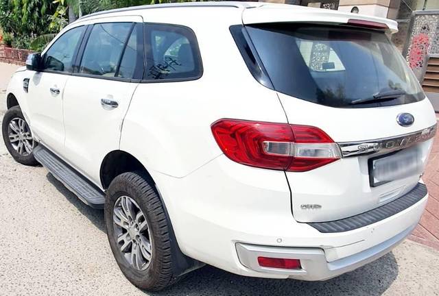 https://images10.gaadi.com/usedcar_image/3588791/original/processed_de256701-75d4-4c68-9cb4-03a3d75617d1.jpg?imwidth=6402