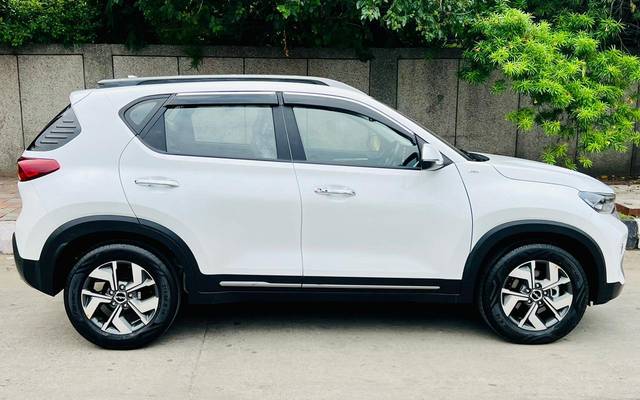 https://images10.gaadi.com/usedcar_image/3588801/original/processed_img2876657__used_car_2876657_1695555707.jpg?imwidth=6401