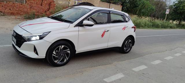 https://images10.gaadi.com/usedcar_image/3588866/original/processed_img2876683__used_car_2876683_1695558137.jpg?imwidth=6400