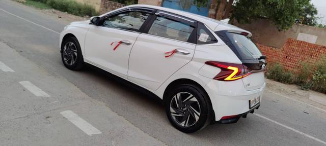 https://images10.gaadi.com/usedcar_image/3588866/original/processed_img2876683__used_car_2876683_1695558140.jpg?imwidth=6402