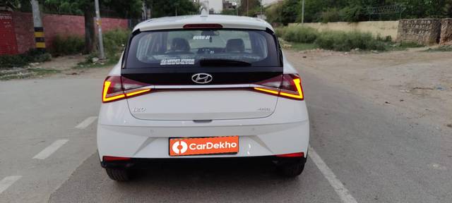 https://images10.gaadi.com/usedcar_image/3588866/original/processed_img2876683__used_car_2876683_1695558149.jpg?imwidth=6401