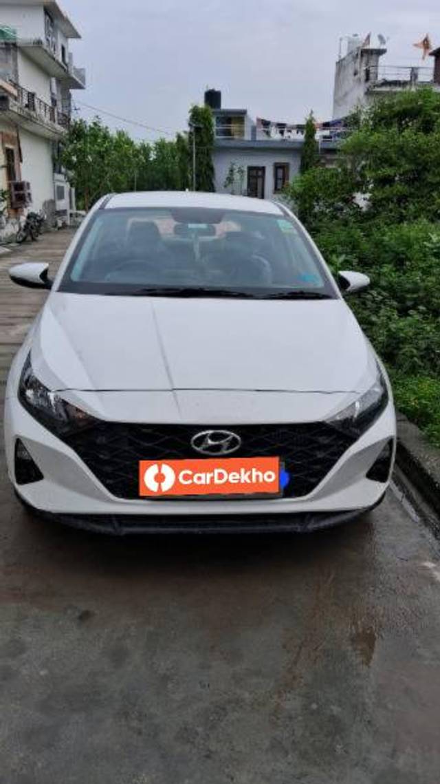 https://images10.gaadi.com/usedcar_image/3588920/original/processed_c18480c6-8452-45af-8d8d-524ae9b35271.jpg?imwidth=6402