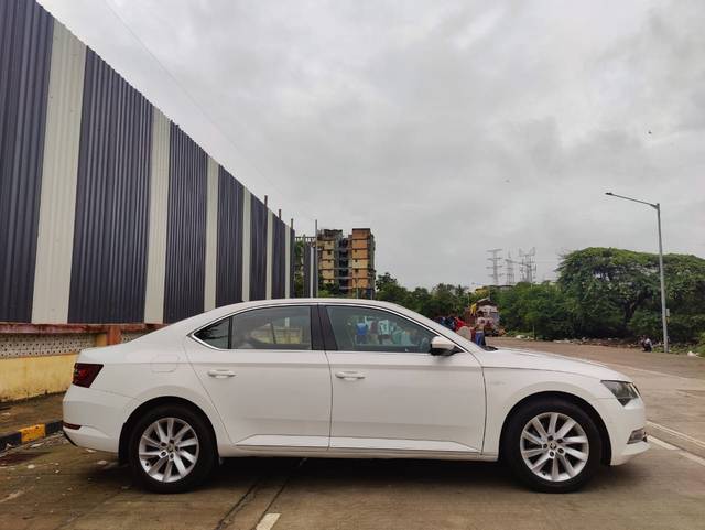 https://images10.gaadi.com/usedcar_image/3588934/original/img2876723__used_car_2876723_1695561523.jpg?imwidth=6401