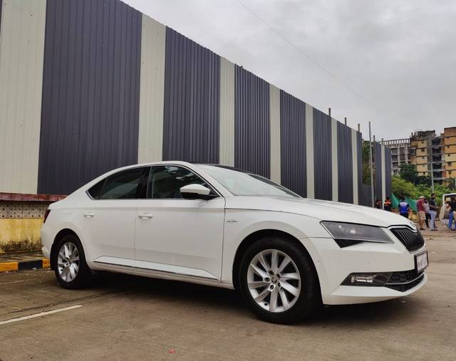 https://images10.gaadi.com/usedcar_image/3588934/original/img2876723__used_car_2876723_1695561528.jpg?imwidth=6400