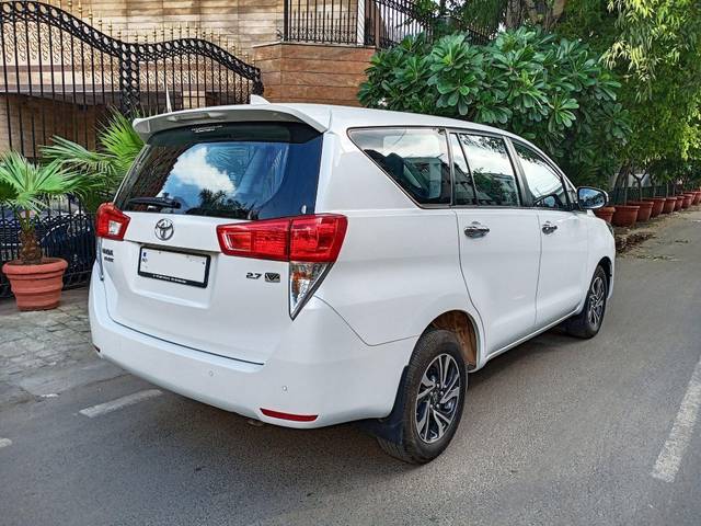 https://images10.gaadi.com/usedcar_image/3588964/original/processed_img2876742__used_car_2876742_1695562452.jpg?imwidth=6402