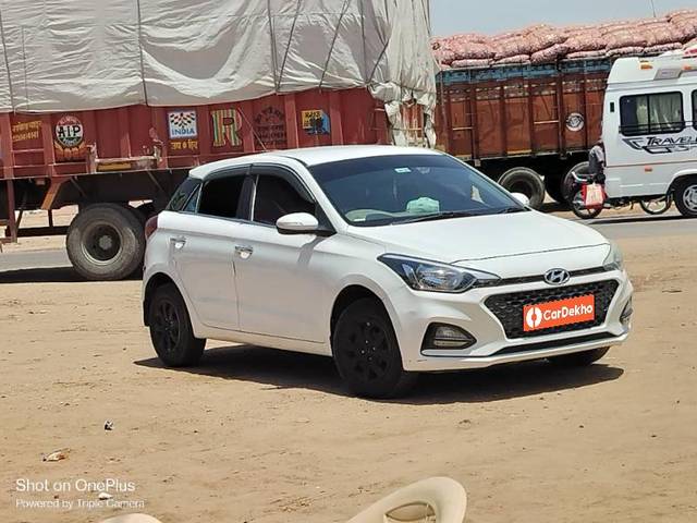https://images10.gaadi.com/usedcar_image/3589053/original/processed_c18fcaa1-27ac-4ddb-bda3-48495e288b36.jpg?imwidth=6401