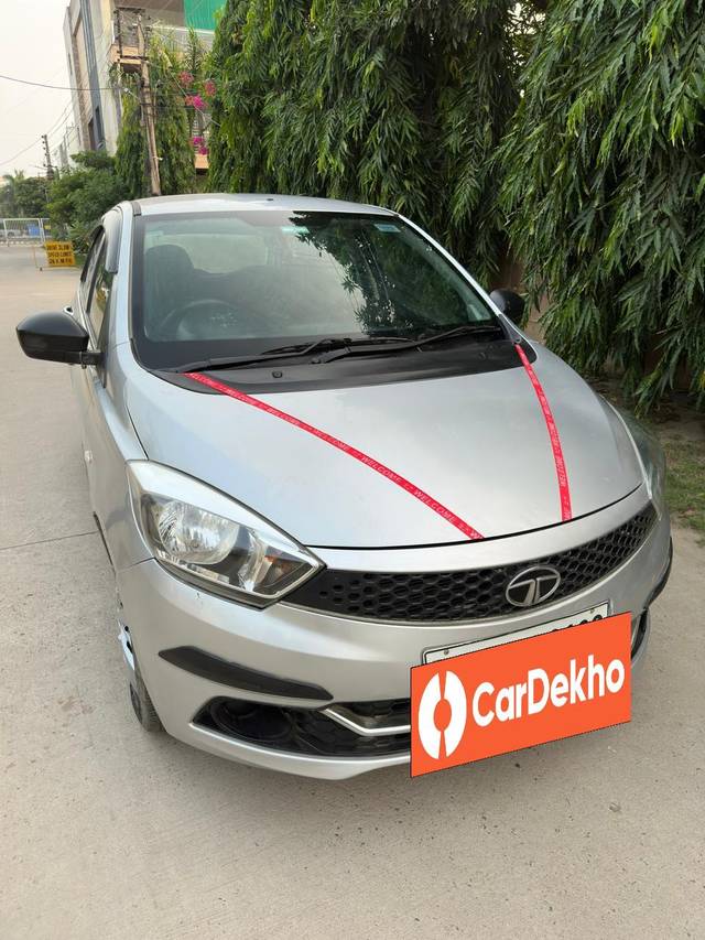 https://images10.gaadi.com/usedcar_image/3589228/original/processed_img2876761__used_car_2876761_1695577845.jpg?imwidth=6401