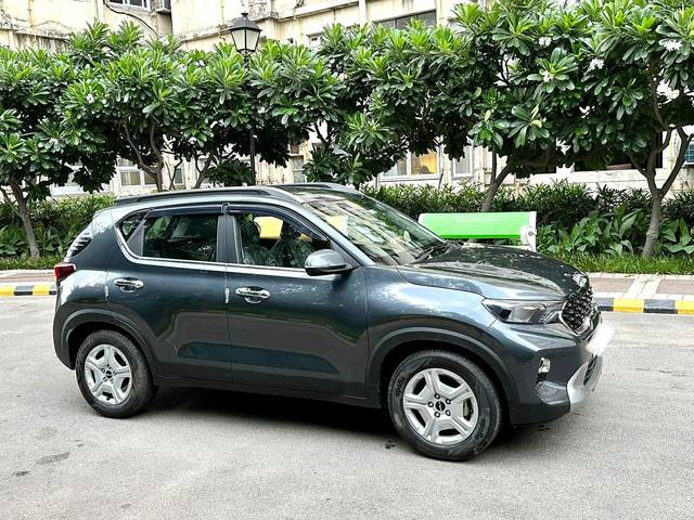 https://images10.gaadi.com/usedcar_image/3589330/original/processed_img2876764__used_car_2876764_1695602983.jpg?imwidth=6401