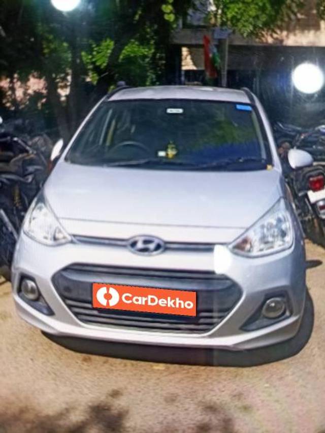 https://images10.gaadi.com/usedcar_image/3589447/original/processed_cc8a3338-8cbb-411d-b279-da1aee68a2fb.jpg?imwidth=6400