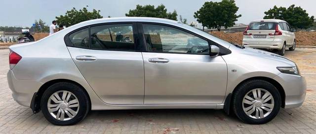 https://images10.gaadi.com/usedcar_image/3589507/original/processed_usedcar_img_20230924_wa0017_7201695620423_1695620463.jpg?imwidth=6401