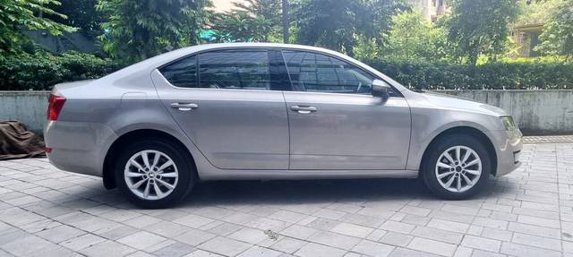 https://images10.gaadi.com/usedcar_image/3589646/original/usedcar_img_20230905_wa0057_1301695626070_1695626095.jpg?imwidth=6401