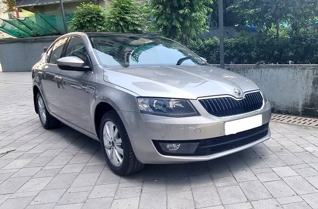 https://images10.gaadi.com/usedcar_image/3589646/original/usedcar_img_20230905_wa0060_1301695626070_1695626095.jpg?imwidth=6400