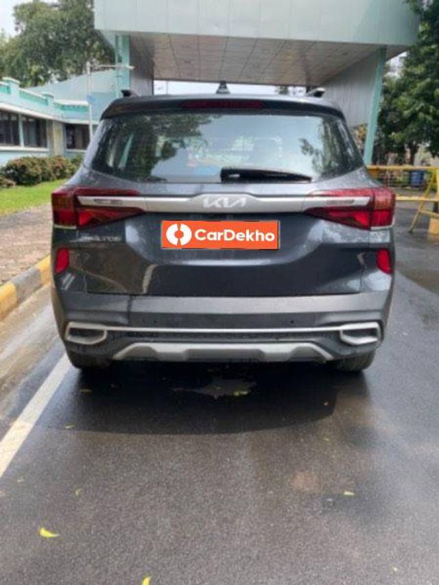 https://images10.gaadi.com/usedcar_image/3589724/original/processed_40365e93-e74a-4325-99b5-1e5471b2dbe7.jpeg?imwidth=6402