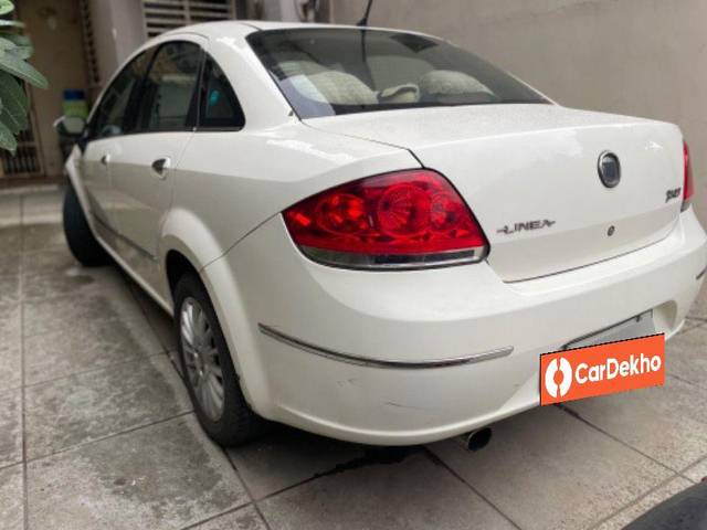 https://images10.gaadi.com/usedcar_image/3589801/original/processed_689b906a-5fed-4e8a-9617-96e680ffa447.jpeg?imwidth=6402