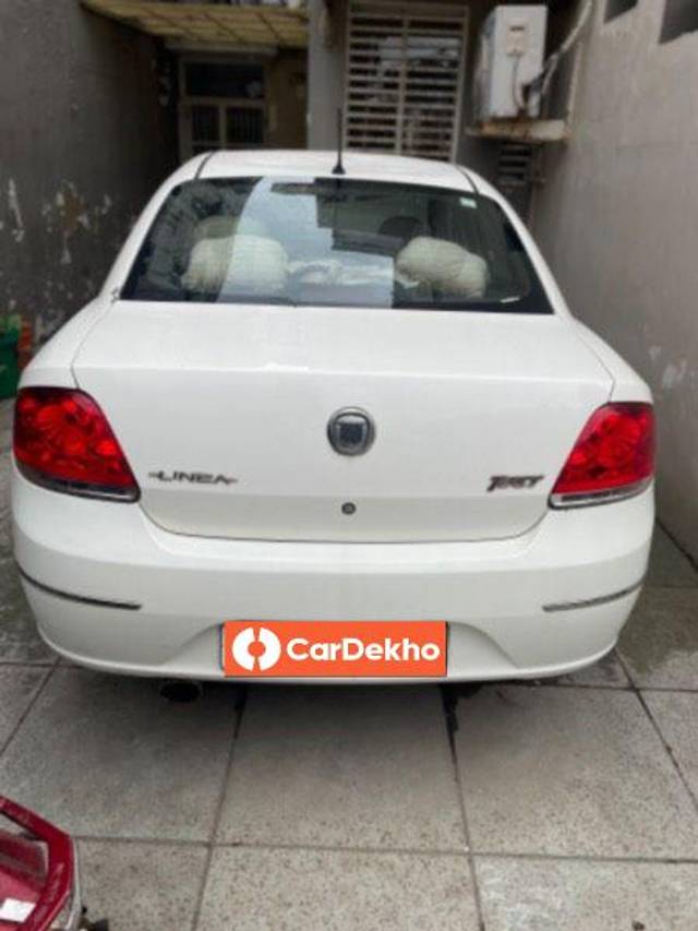 https://images10.gaadi.com/usedcar_image/3589801/original/processed_ac83d680-3860-4558-bb34-3832a901745e.jpeg?imwidth=6401