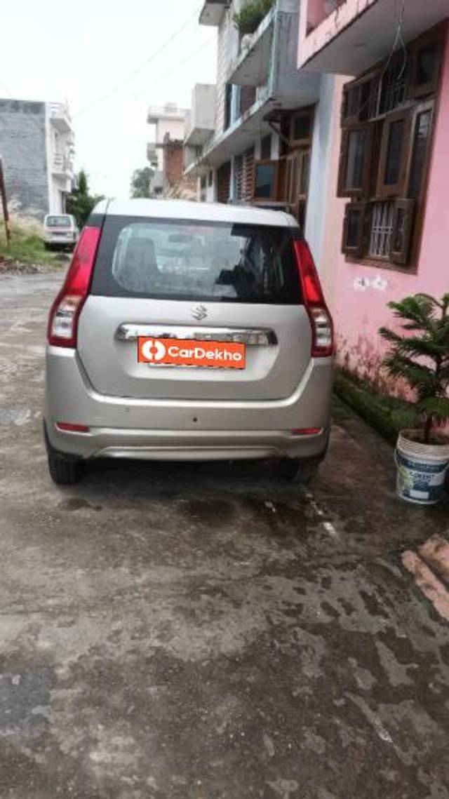https://images10.gaadi.com/usedcar_image/3589973/original/processed_10e03a2e-e268-4719-a341-f398d5c96005.jpg?imwidth=6401