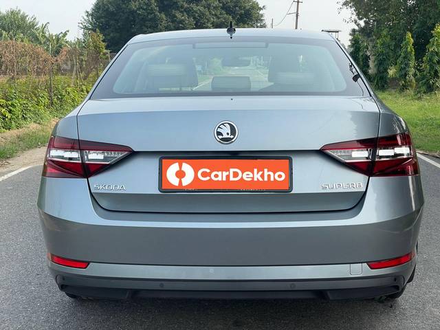 https://images10.gaadi.com/usedcar_image/3590081/original/processed_img2877154__used_car_2877154_1695636119.jpg?imwidth=6402