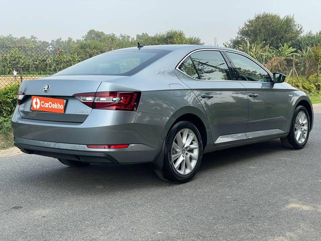 https://images10.gaadi.com/usedcar_image/3590081/original/processed_img2877154__used_car_2877154_1695636120.jpg?imwidth=6401