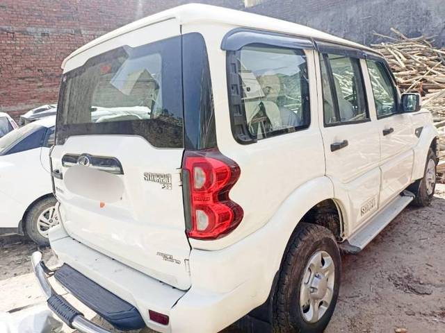 https://images10.gaadi.com/usedcar_image/3590111/original/processed_1757e1a1-5f98-4d20-a9ca-4d5c5cc49486.jpg?imwidth=6401