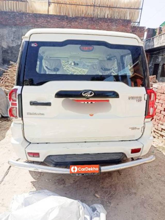 https://images10.gaadi.com/usedcar_image/3590111/original/processed_b66bd1fa-2228-4865-bdf1-33ed44de3c56.jpg?imwidth=6402