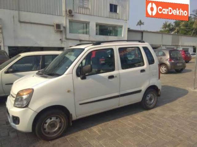 https://images10.gaadi.com/usedcar_image/3590116/original/processed_d75d5a1e-afd4-4bd9-9a81-a0f5188f83b5.jpeg?imwidth=6400