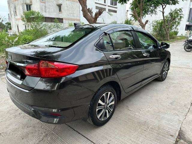 https://images10.gaadi.com/usedcar_image/3590536/original/processed_99bb37ea-9447-4514-af38-14bac092bd73.jpeg?imwidth=6402