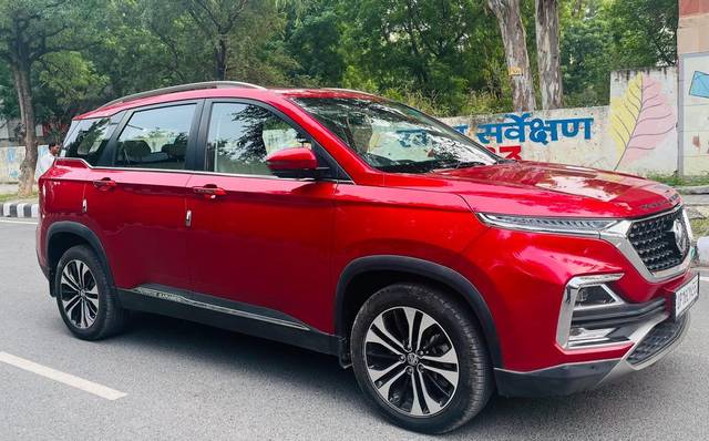 https://images10.gaadi.com/usedcar_image/3590564/original/processed_img2877439__used_car_2877439_1695648438.jpg?imwidth=6400