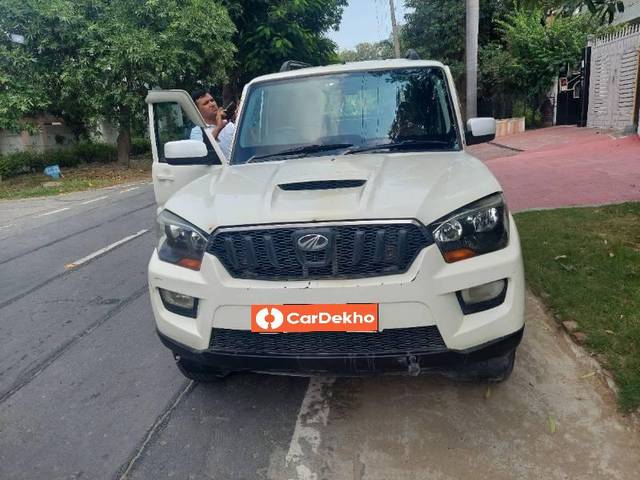 https://images10.gaadi.com/usedcar_image/3590602/original/processed_63190f0e-4feb-47f6-9636-b8ae08d9e81f.jpg?imwidth=6400