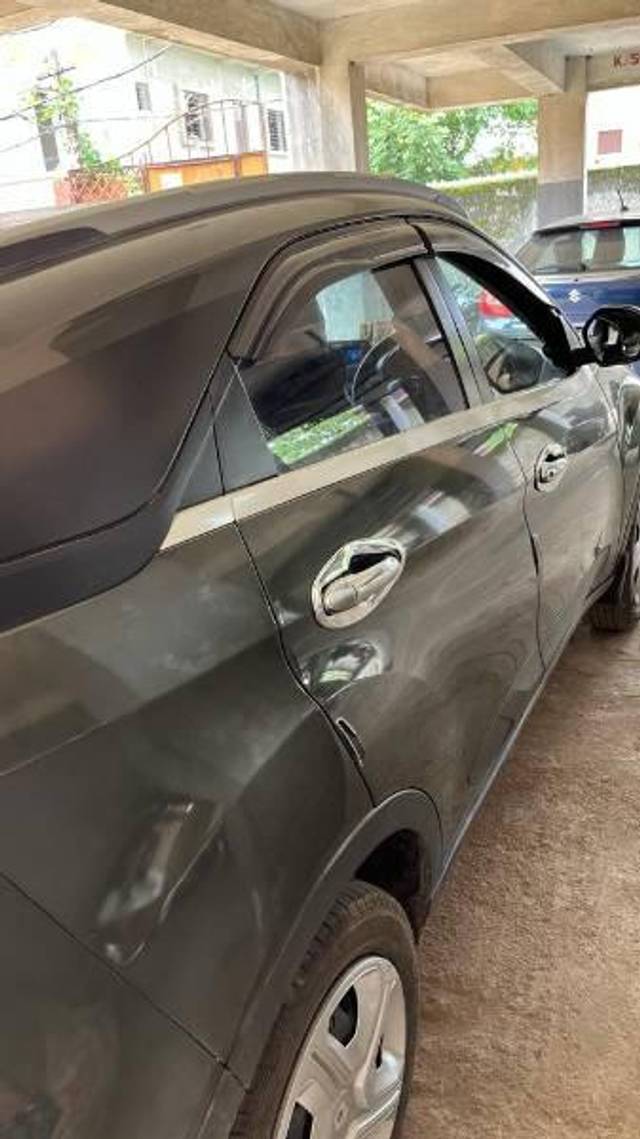 https://images10.gaadi.com/usedcar_image/3590640/original/processed_c3fc1587-ac0d-4d1e-a239-9d6a78df6d13.jpg?imwidth=6402