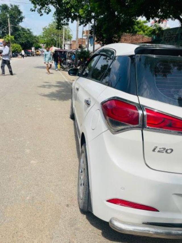 https://images10.gaadi.com/usedcar_image/3590742/original/processed_c72e9e1a-abd5-4153-a13b-4dad9fbaa349.jpeg?imwidth=6402