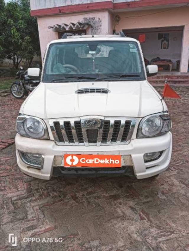 https://images10.gaadi.com/usedcar_image/3590821/original/processed_f031dd4c-98ff-4e7a-b890-200521ef518a.jpg?imwidth=6400