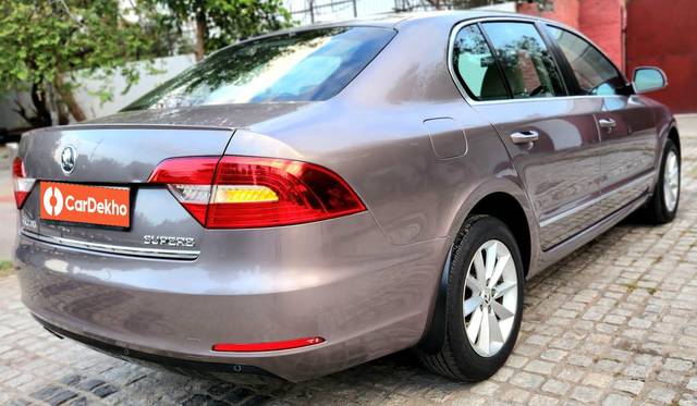 https://images10.gaadi.com/usedcar_image/3590875/original/processed_img2877483__used_car_2877483_1695663606.jpg?imwidth=6402