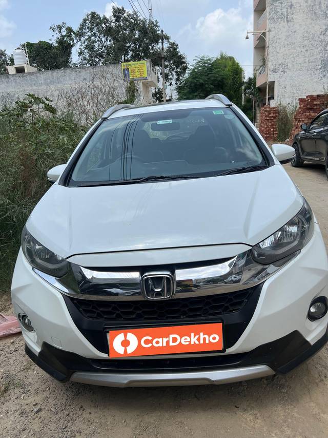 https://images10.gaadi.com/usedcar_image/3591094/original/processed_3c7b67dc-5857-4ea9-8d91-f27e554150a6.jpeg?imwidth=6400