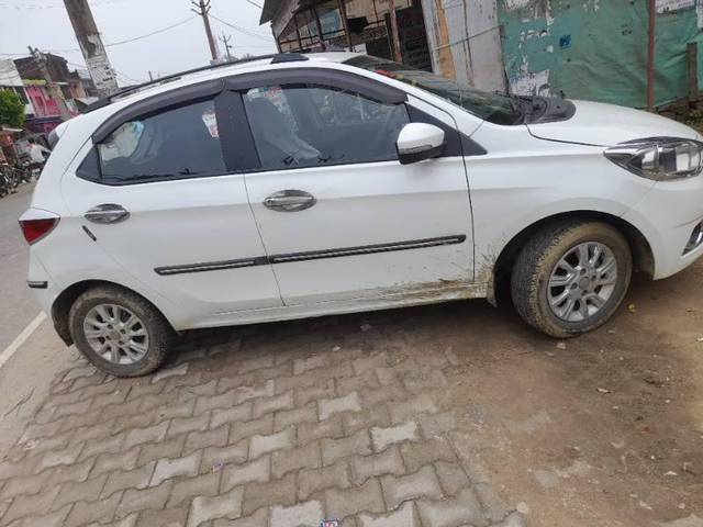 https://images10.gaadi.com/usedcar_image/3591142/original/processed_be4b925d-00b1-4d45-8777-76a1171869e5.jpg?imwidth=6401