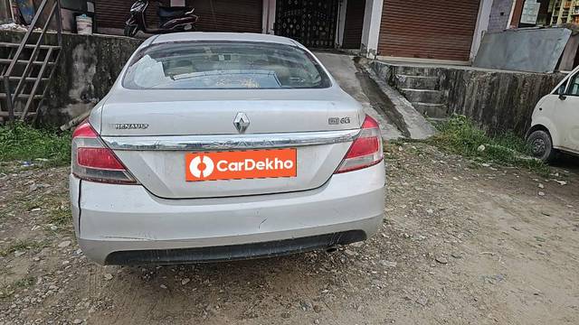 https://images10.gaadi.com/usedcar_image/3591206/original/processed_1ab07b63-048c-4058-b978-a05f59aa325d.jpg?imwidth=6401