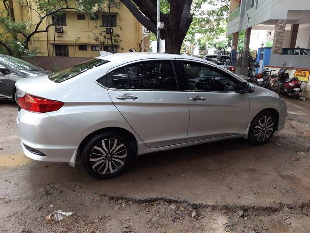 https://images10.gaadi.com/usedcar_image/3591229/original/processed_img2877571__used_car_2877571_1695706002.jpg?imwidth=6401