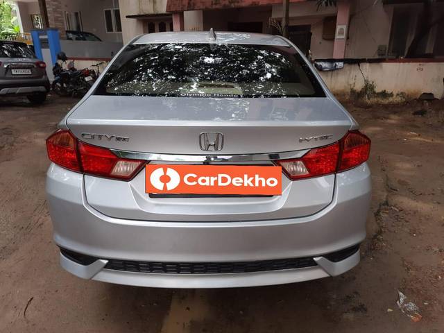 https://images10.gaadi.com/usedcar_image/3591229/original/processed_img2877571__used_car_2877571_1695706005.jpg?imwidth=6402