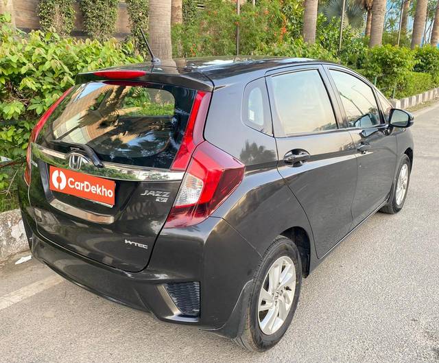 https://images10.gaadi.com/usedcar_image/3591410/original/processed_img2877663__used_car_2877663_1695710963.jpg?imwidth=6402