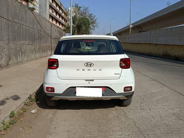 https://images10.gaadi.com/usedcar_image/3591590/original/processed_1941737a1087e568516e1ae0597357d9.jpg?imwidth=6402
