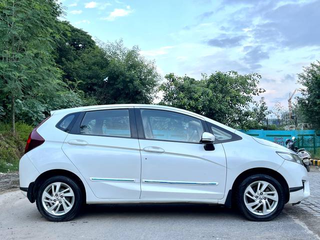 https://images10.gaadi.com/usedcar_image/3591808/original/processed_usedcar_img_7527_28581695718755_1695718792.jpg?imwidth=6401