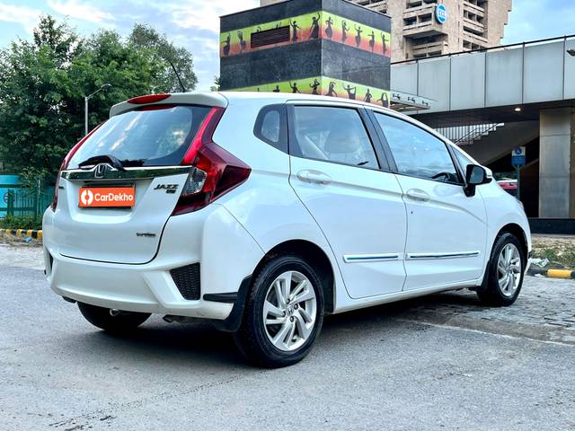 https://images10.gaadi.com/usedcar_image/3591808/original/processed_usedcar_img_7530_28581695718755_1695718795.jpg?imwidth=6402